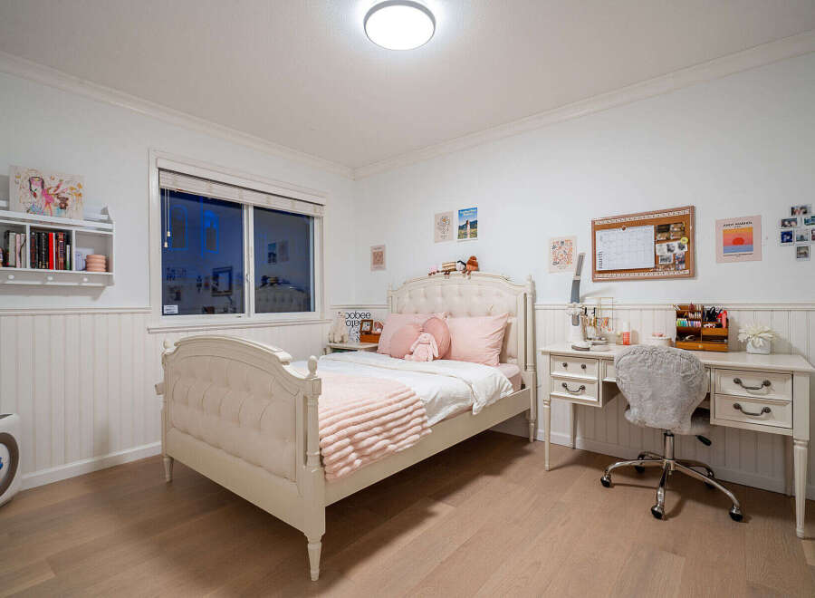 This charming bedroom offers a cozy and inviting atmosphere, perfect for relaxation.