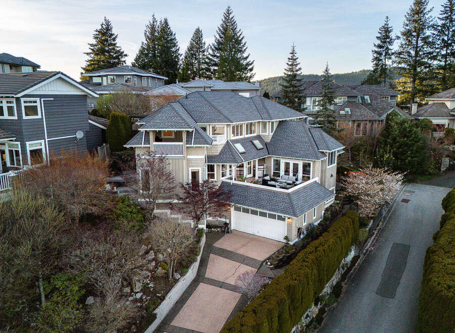 This stunning property boasts a luxurious design with a spacious layout and high-end finishes.