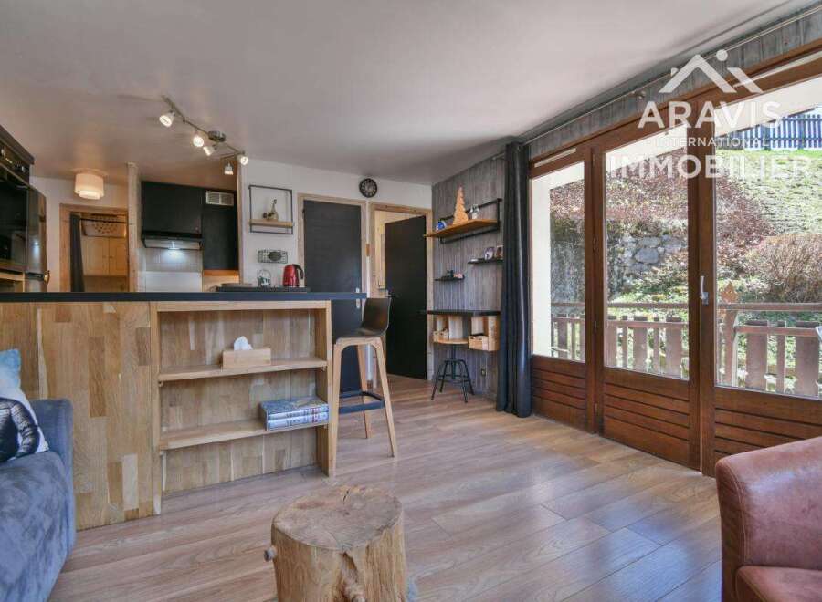 Discover this charming property featuring a cozy interior with wooden accents and a well-equipped kitchen.