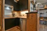 Discover this charming kitchen, perfect for culinary enthusiasts.