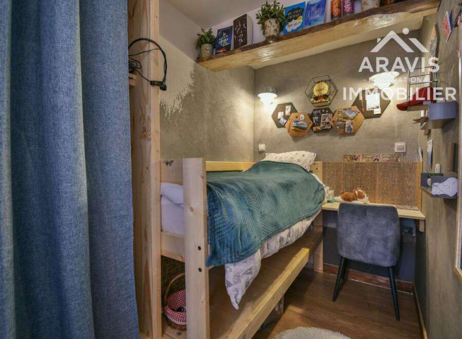 Discover this cozy and stylish bedroom, perfect for a comfortable living experience.