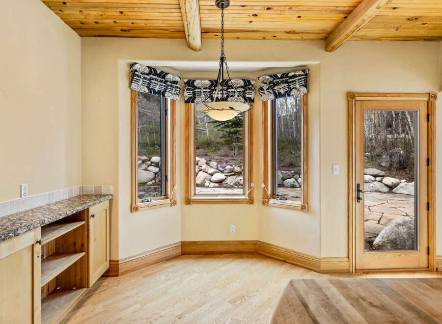 This stunning property boasts a bright and airy interior, featuring a beautiful bay window that floods the space with natural light.