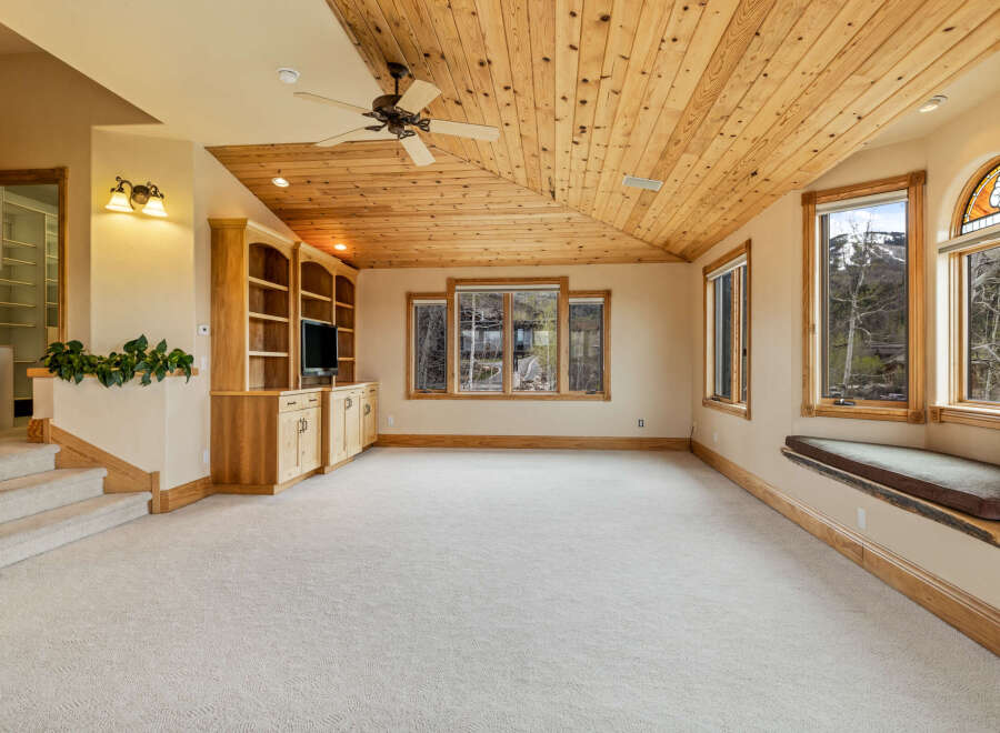 This stunning property boasts a spacious interior with a warm and inviting atmosphere.