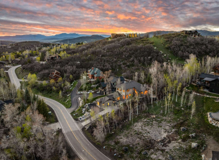 Discover luxury living in this stunning mountain estate, boasting breathtaking views and unparalleled privacy.