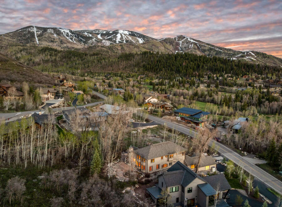 Discover luxury living in this stunning mountain retreat.