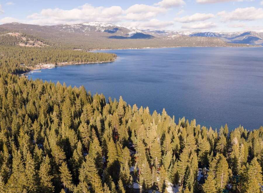 Discover the tranquility of lakeside living with this stunning property.