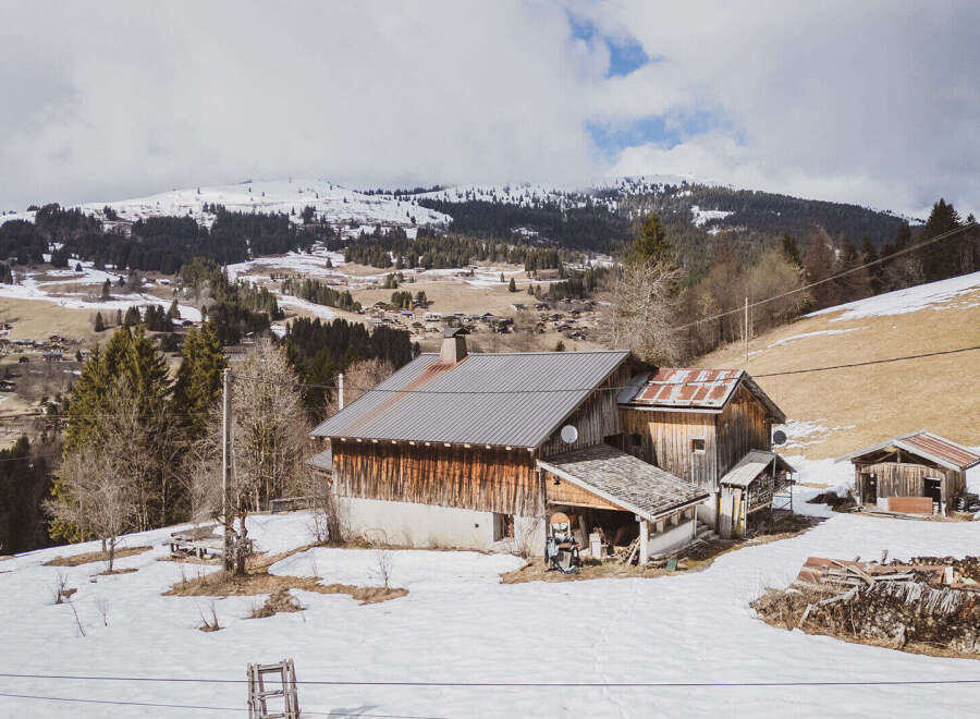 Nestled in a picturesque mountain landscape, this charming property offers a unique blend of rustic charm and natural beauty.