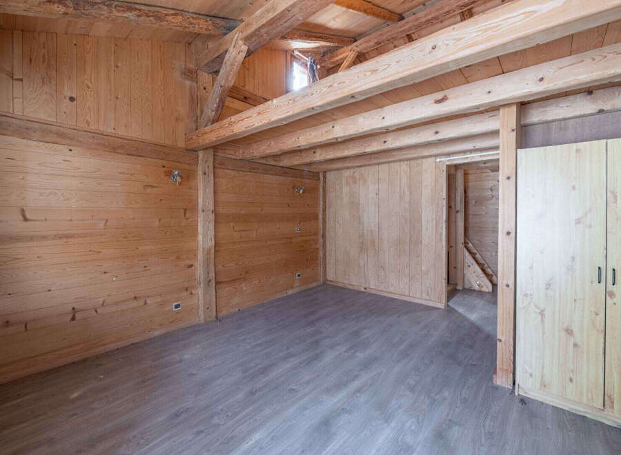 Discover the charm of this unique property featuring stunning wooden interiors and exposed beams, creating a warm and inviting atmosphere.