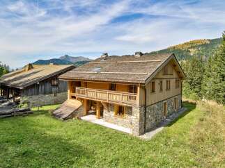 Discover the charm of this stunning chalet nestled in a picturesque mountain setting.