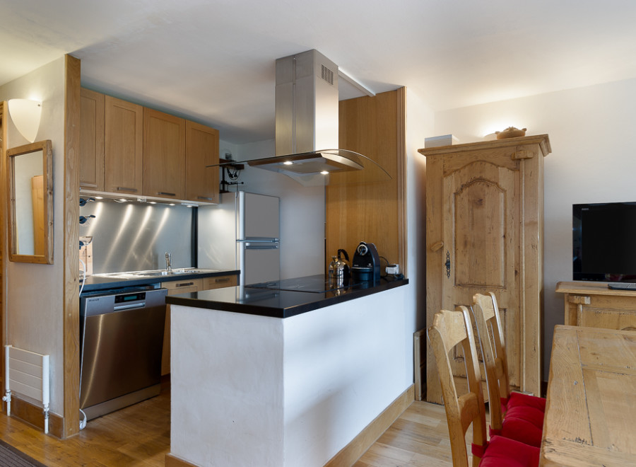 This stunning apartment boasts a fully equipped kitchen with modern appliances and ample counter space, perfect for preparing delicious meals.