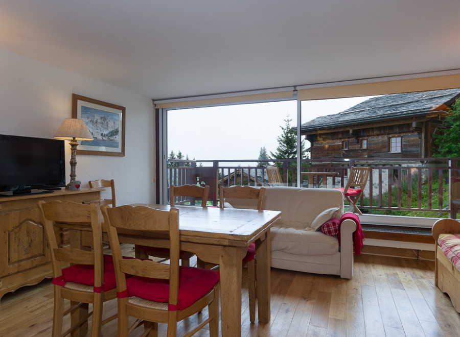 This stunning chalet boasts breathtaking mountain views from its large windows, creating a bright and airy living space.