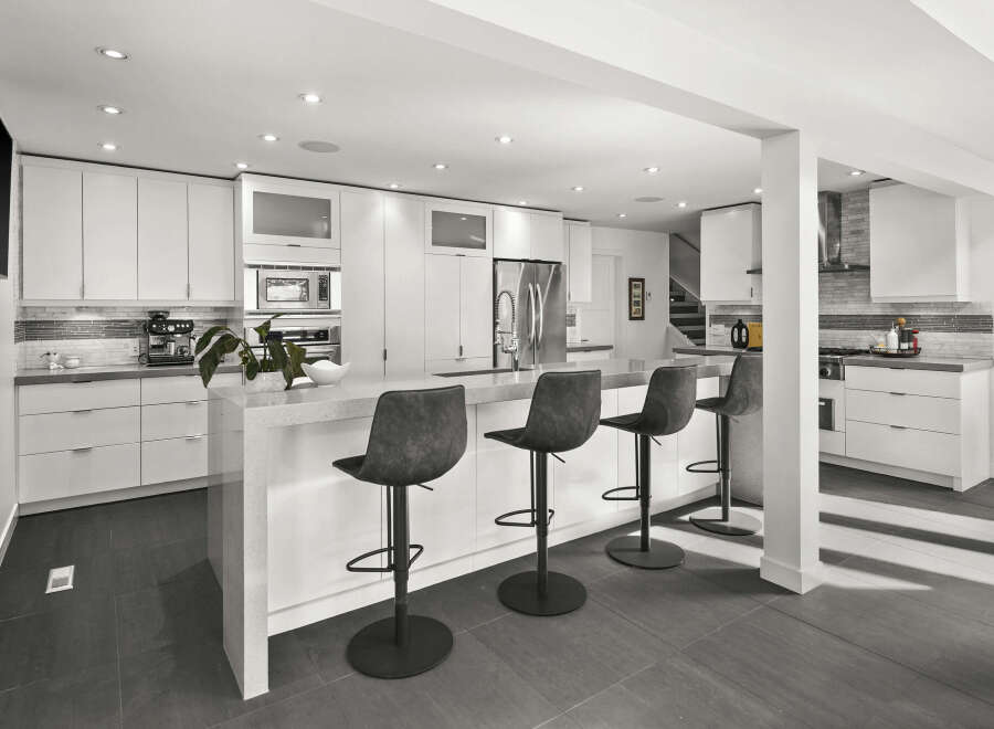 This stunning kitchen boasts modern design and high-end finishes.