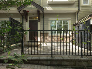 Discover the charm of this beautiful property, featuring a welcoming entrance and a well-maintained exterior.