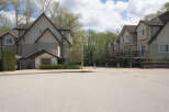 Discover the charm of this stunning property, featuring a modern design and a prime location.