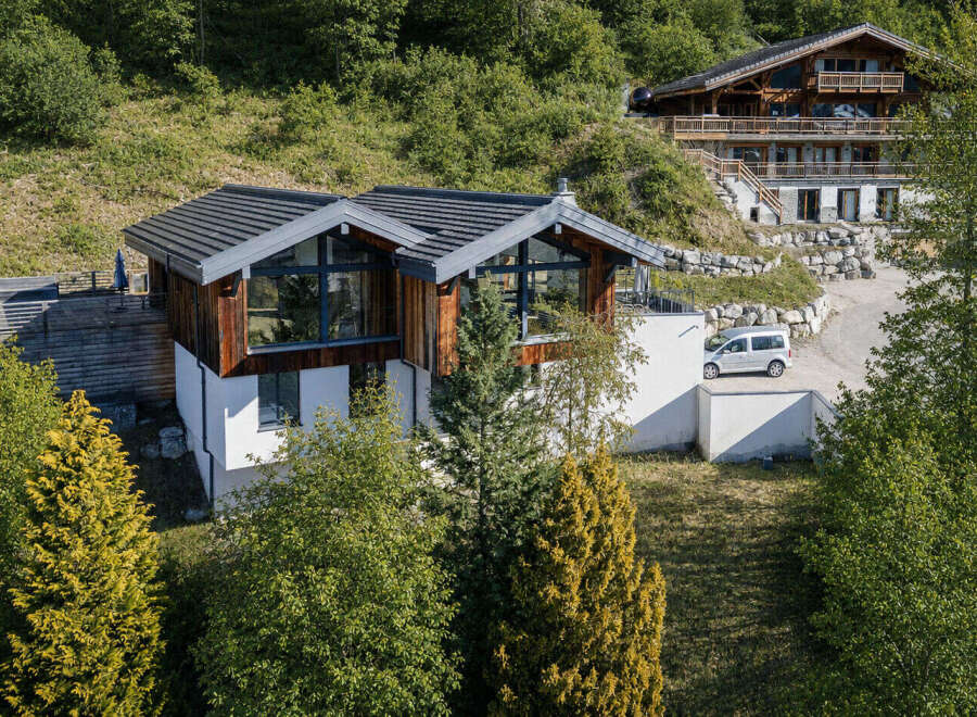 Discover a stunning mountain retreat with this beautiful property.