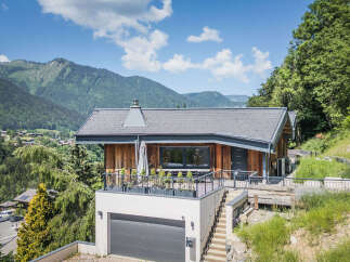 Discover a stunning mountain retreat with breathtaking views.