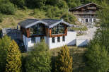 Discover a stunning mountain retreat with this luxurious property.