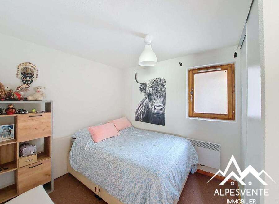 Discover this charming bedroom, perfect for a cozy retreat.
