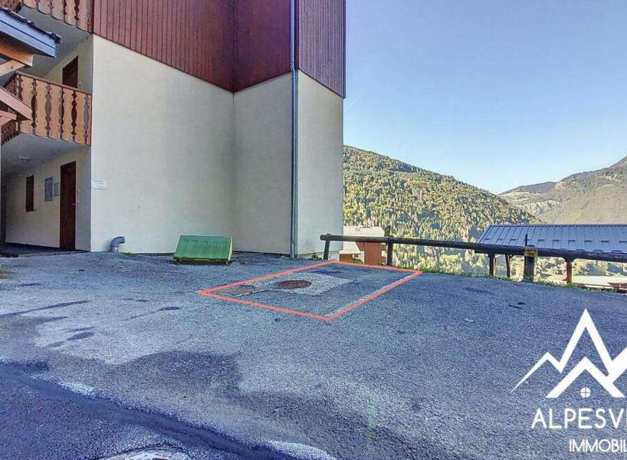 Discover this charming property nestled in a picturesque mountain setting.
