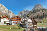 Discover the charm of this stunning mountain property, nestled in a picturesque village.