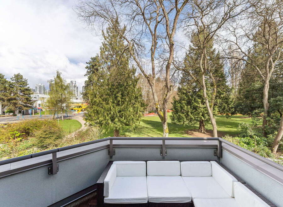 Enjoy breathtaking views from this stunning property! This modern space features a comfortable outdoor seating area, perfect for relaxing and entertaining.