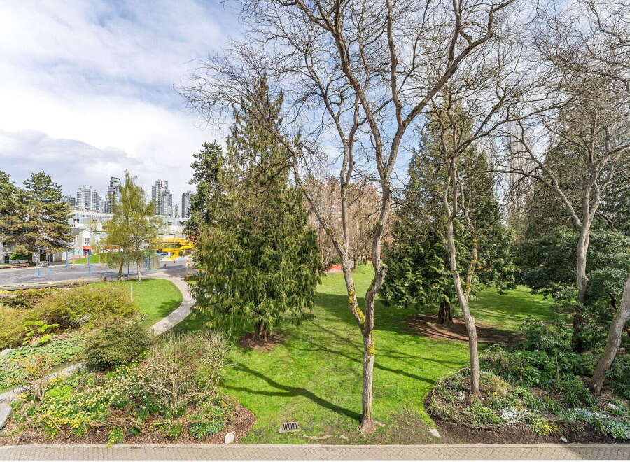 Enjoy stunning views of the city skyline and lush green spaces from this beautiful property.