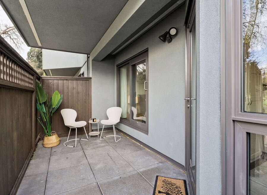 Discover the epitome of modern living with this stunning outdoor space.