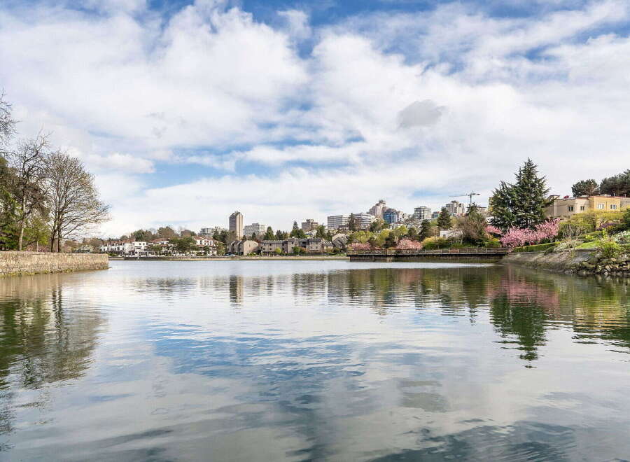 Enjoy stunning waterfront views from this beautiful property, offering a serene escape with easy access to urban amenities.