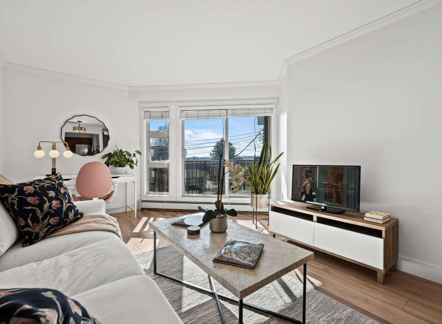 This stunning living room boasts a bright and airy atmosphere, perfect for relaxation and entertaining.