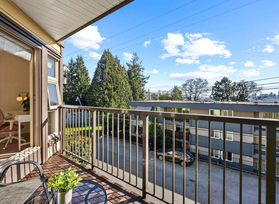 Enjoy stunning views from this beautiful balcony! This property features a modern design with a cozy outdoor space, perfect for relaxing or entertaining.