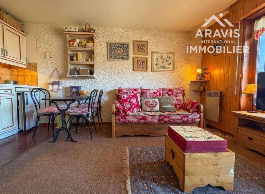 Discover the charm of this cozy property, perfect for those seeking a comfortable living space.