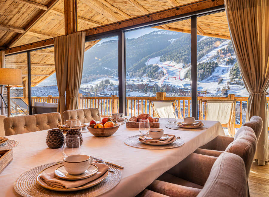 Experience luxury living with breathtaking mountain views in this stunning property.