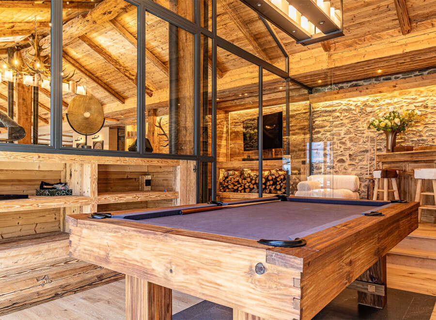 Experience luxury living in this stunning property featuring a rustic yet modern design.