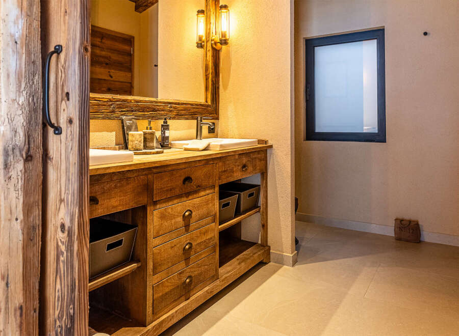 This stunning bathroom boasts a rustic, yet modern design, perfect for a luxurious retreat.