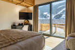 Experience luxury living in this stunning property with breathtaking mountain views.