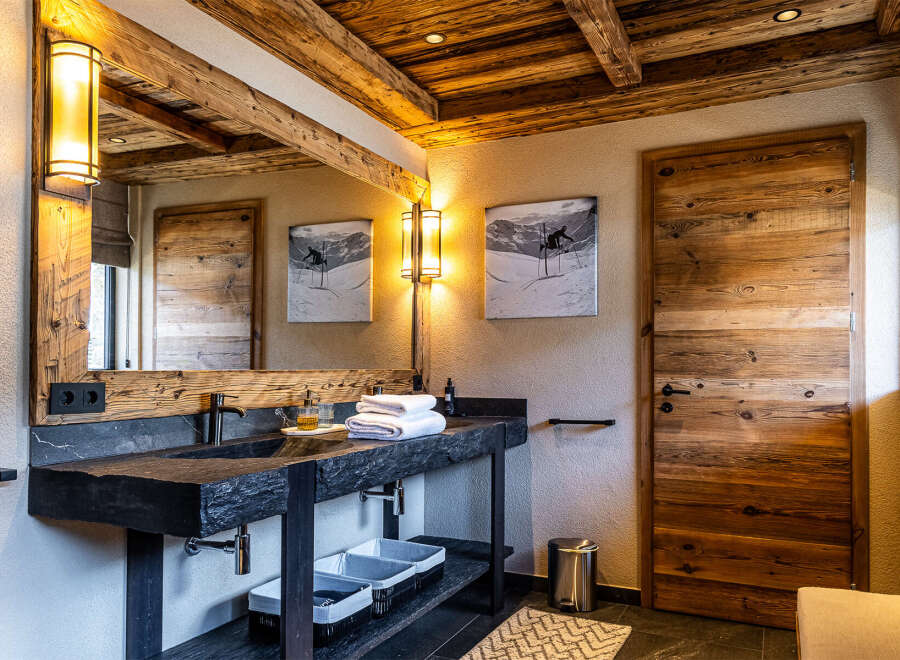 Experience rustic elegance in this stunning bathroom.