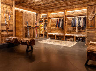 Step into a world of rustic elegance with this stunning ski lodge entryway.