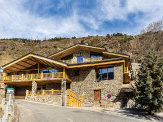 Discover the charm of this stunning stone-built property, nestled in a picturesque mountain setting.
