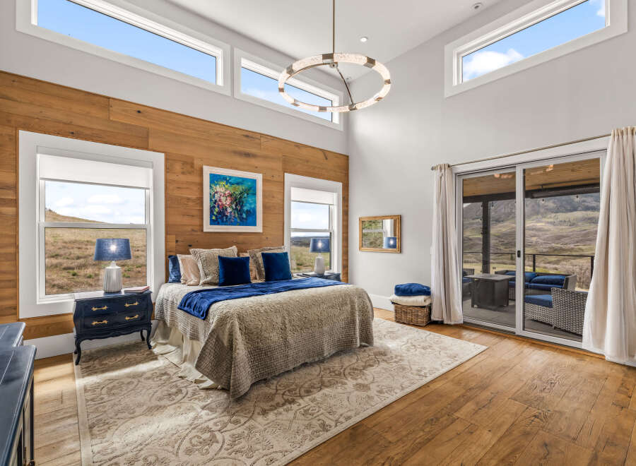 This stunning bedroom boasts a luxurious and inviting atmosphere, perfect for relaxation.