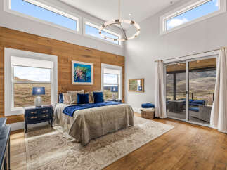 This stunning bedroom boasts a luxurious and inviting atmosphere, perfect for relaxation.