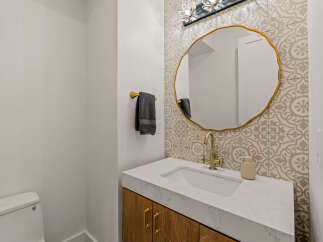 This stunning bathroom features a modern design with a touch of elegance.