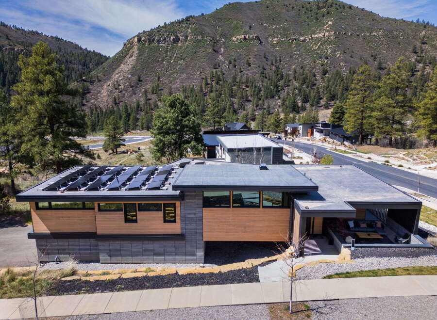 This stunning modern home offers a seamless blend of contemporary design and natural beauty.