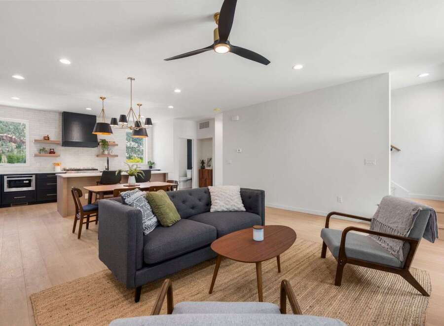 Step into modern elegance with this stunning property! Featuring a spacious living area, this home is perfect for both relaxation and entertaining.