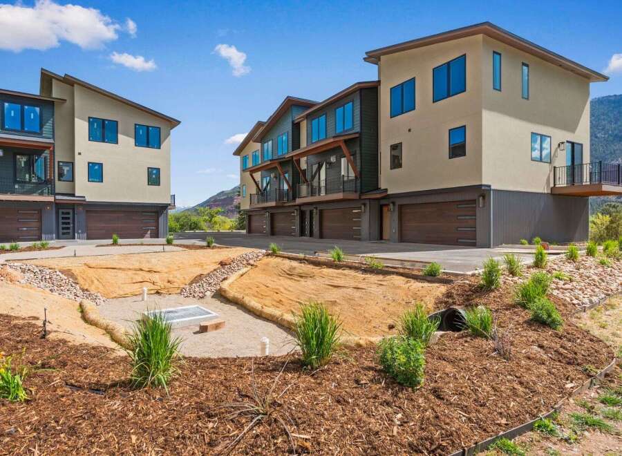 Discover modern living at its finest in this stunning property! Featuring contemporary architecture, this home boasts spacious interiors and high-end finishes.