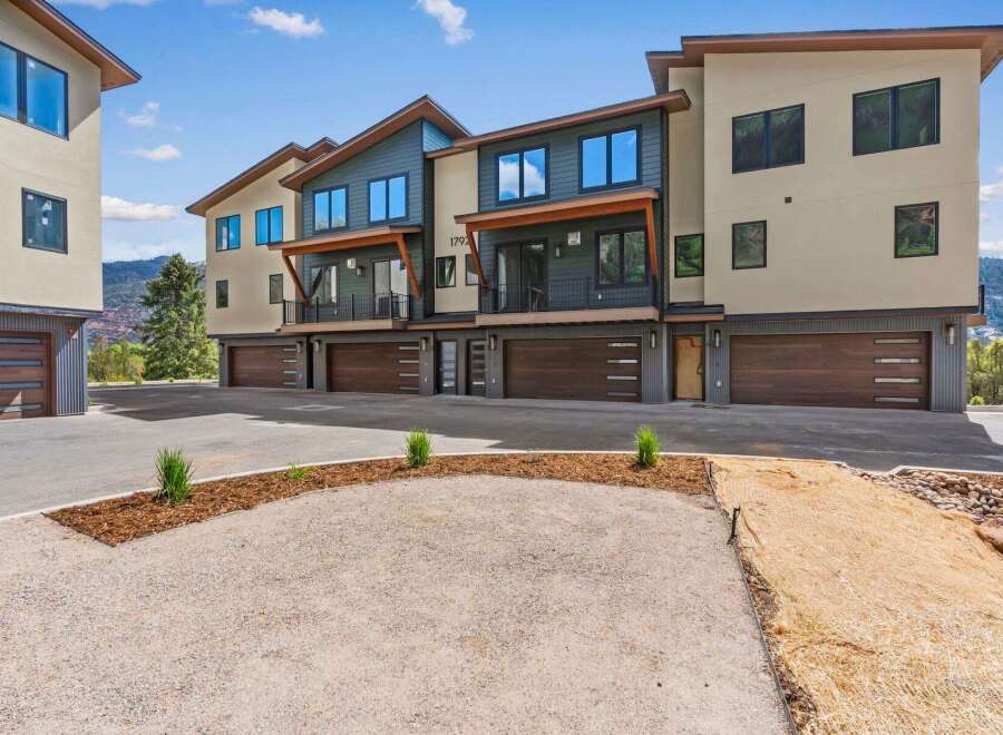 Discover modern living at its finest in this stunning property.
