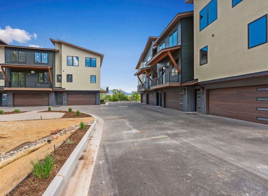 Discover modern living at its finest in this stunning property.