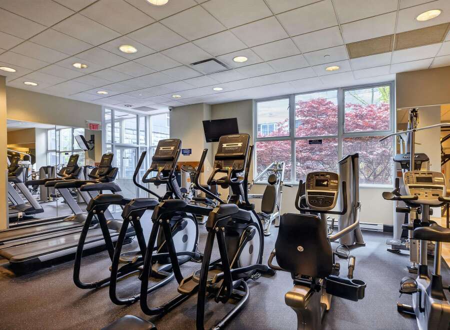 This well-equipped fitness center offers a variety of exercise machines, including treadmills, elliptical trainers, and stationary bikes.