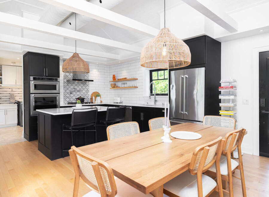 This stunning kitchen and dining area boasts a modern design with a touch of warmth.
