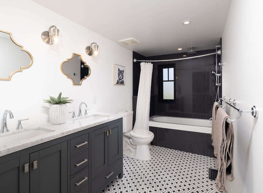 This stunning bathroom boasts a modern design with a touch of elegance.