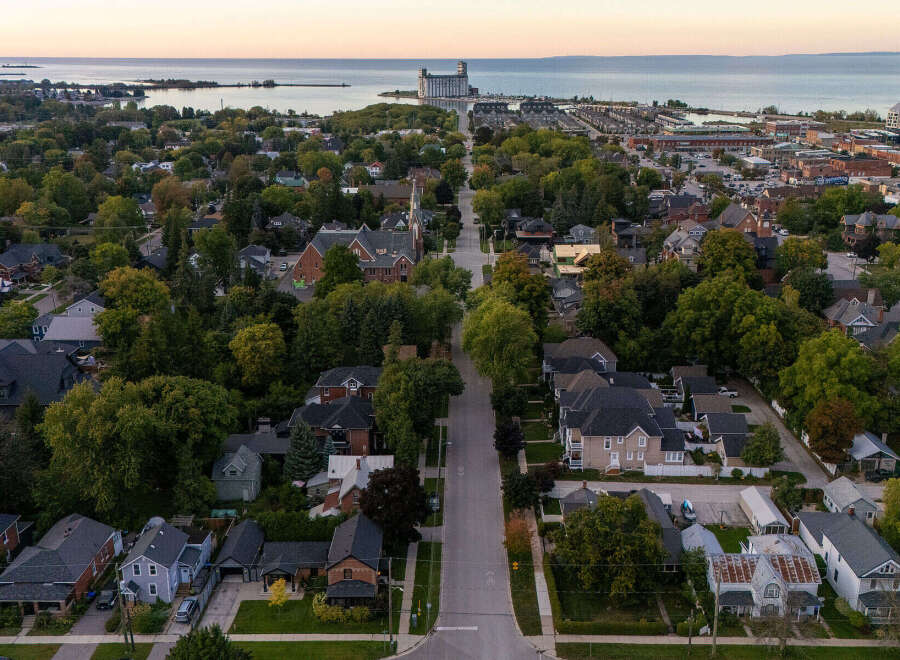 Discover the charm of this stunning property nestled in a picturesque neighborhood.